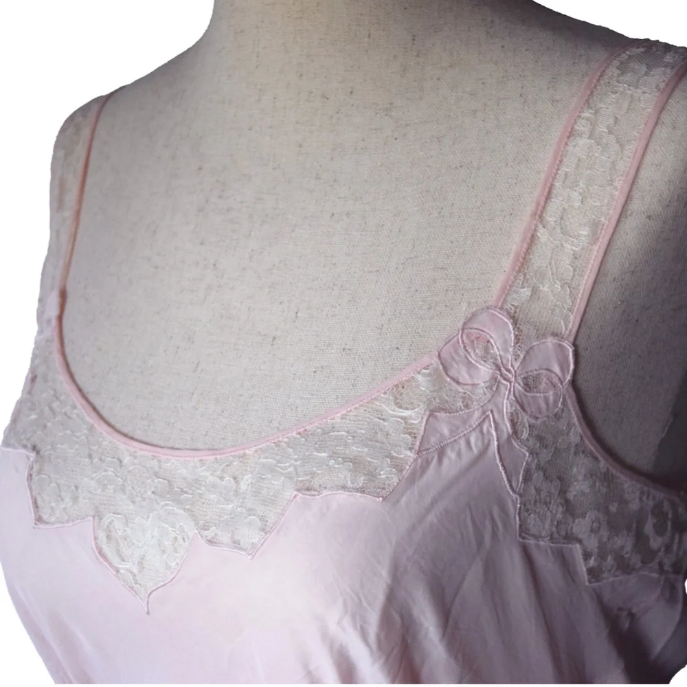 Antique 1950s Nightgown – Elegant Silky Bias Cut in Delicate Pink - Small - Picture 2 of 6